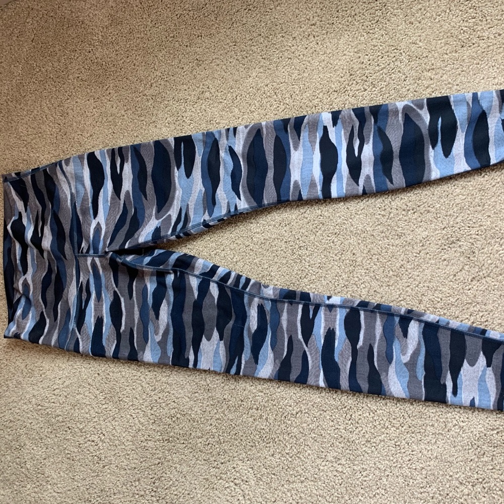 Lululemon Full Length blue camo leggings in luon